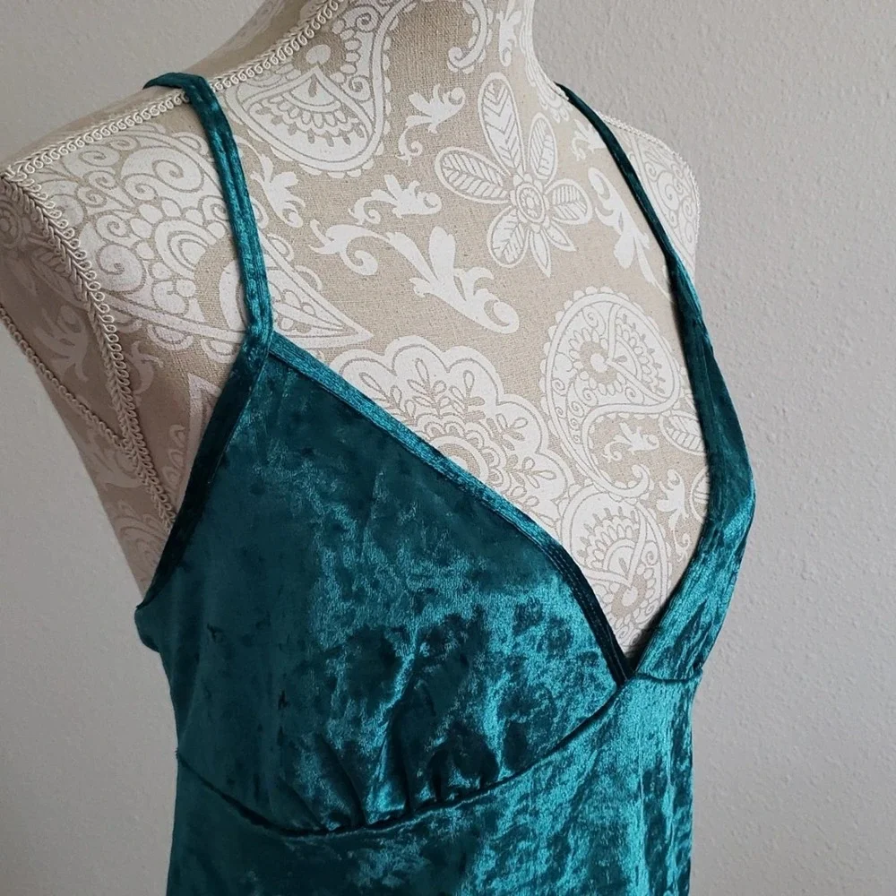 NWOT Fredericks of Hollywood Velvet Chemise + Thong 2X